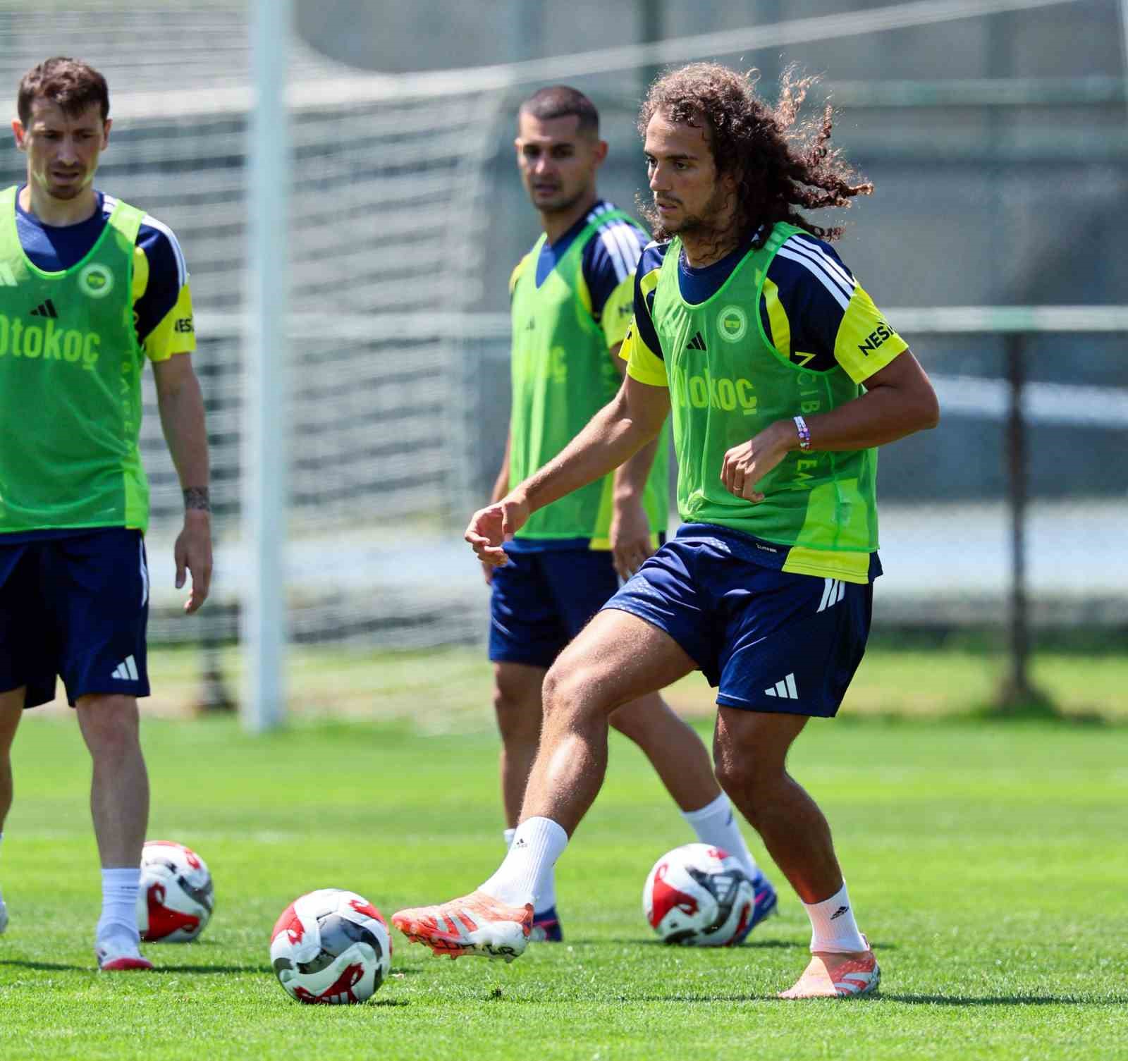 Fenerbahçe’de yeni sezon hazırlıkları devam ediyor
