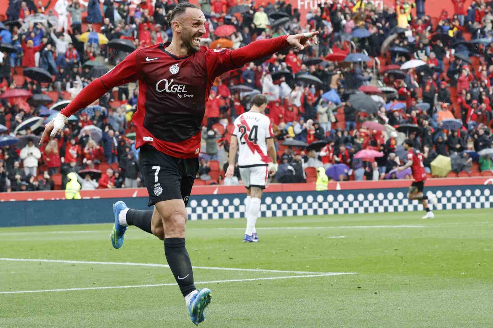 Fenerbahçe’nin yeni transferi Vedat Muriqi bu akşam İstanbul’a geliyor
