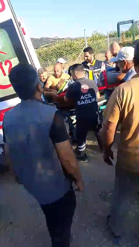 Freni boşalınca hareket eden traktörünün altında kalan sürücü ağır yaralandı
