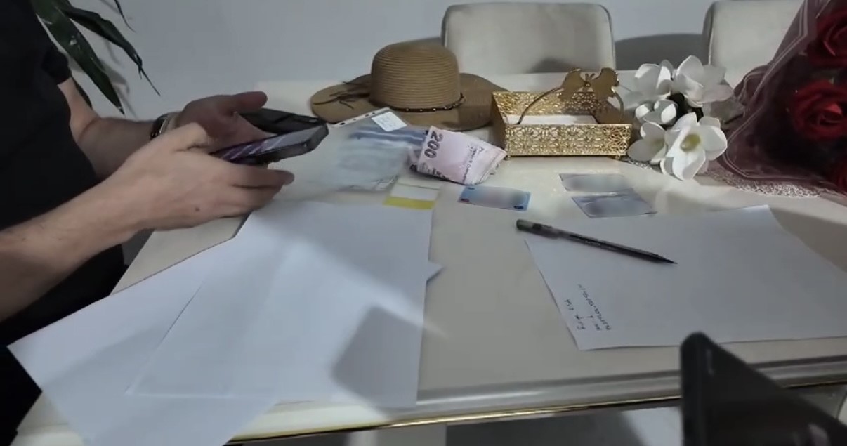 Fuhuş çetesinin çetelesi ajandadan çıktı
