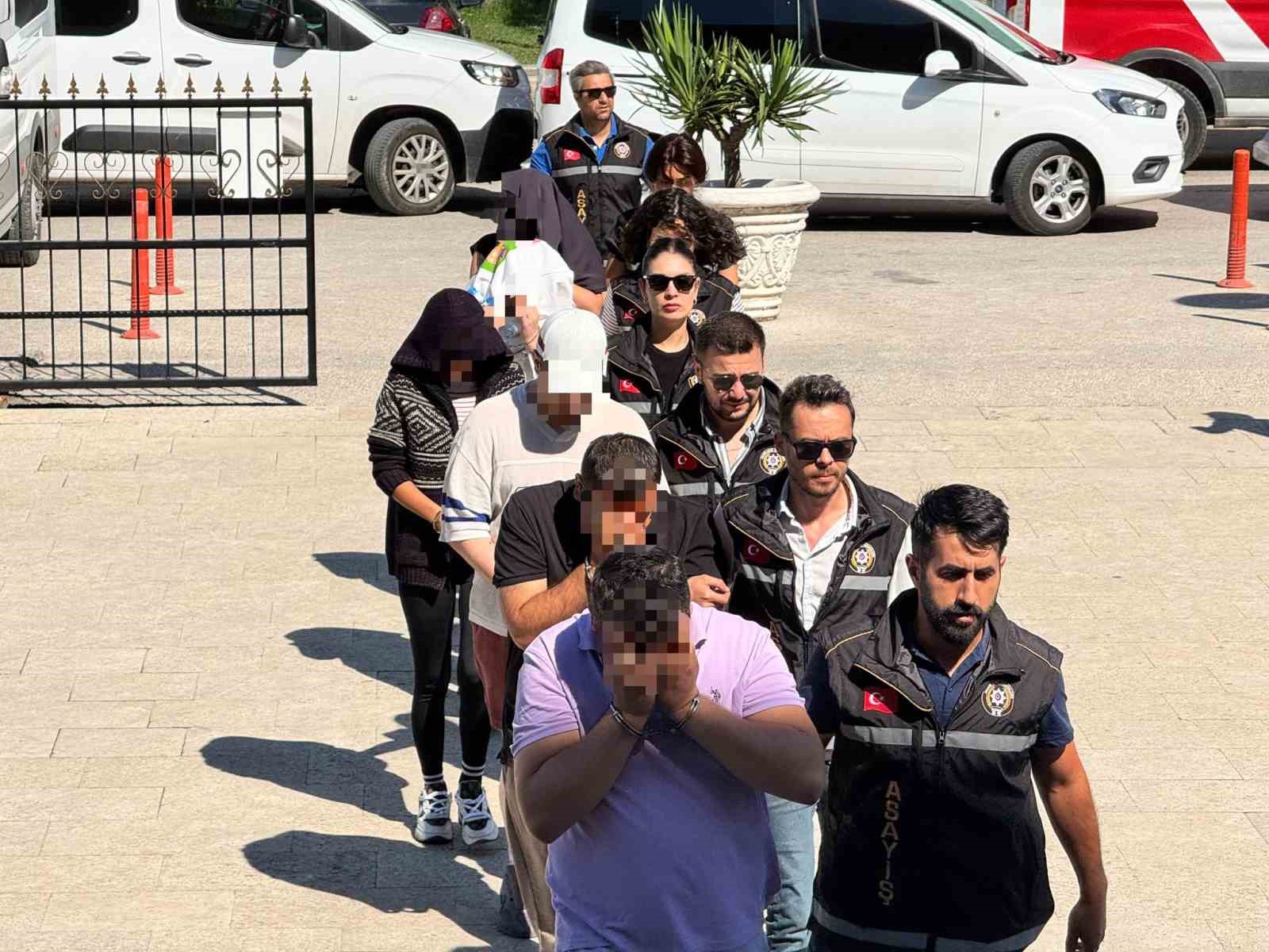 Fuhuş operasyonunda "meyveli" şifreleme oyununu polis bozdu
