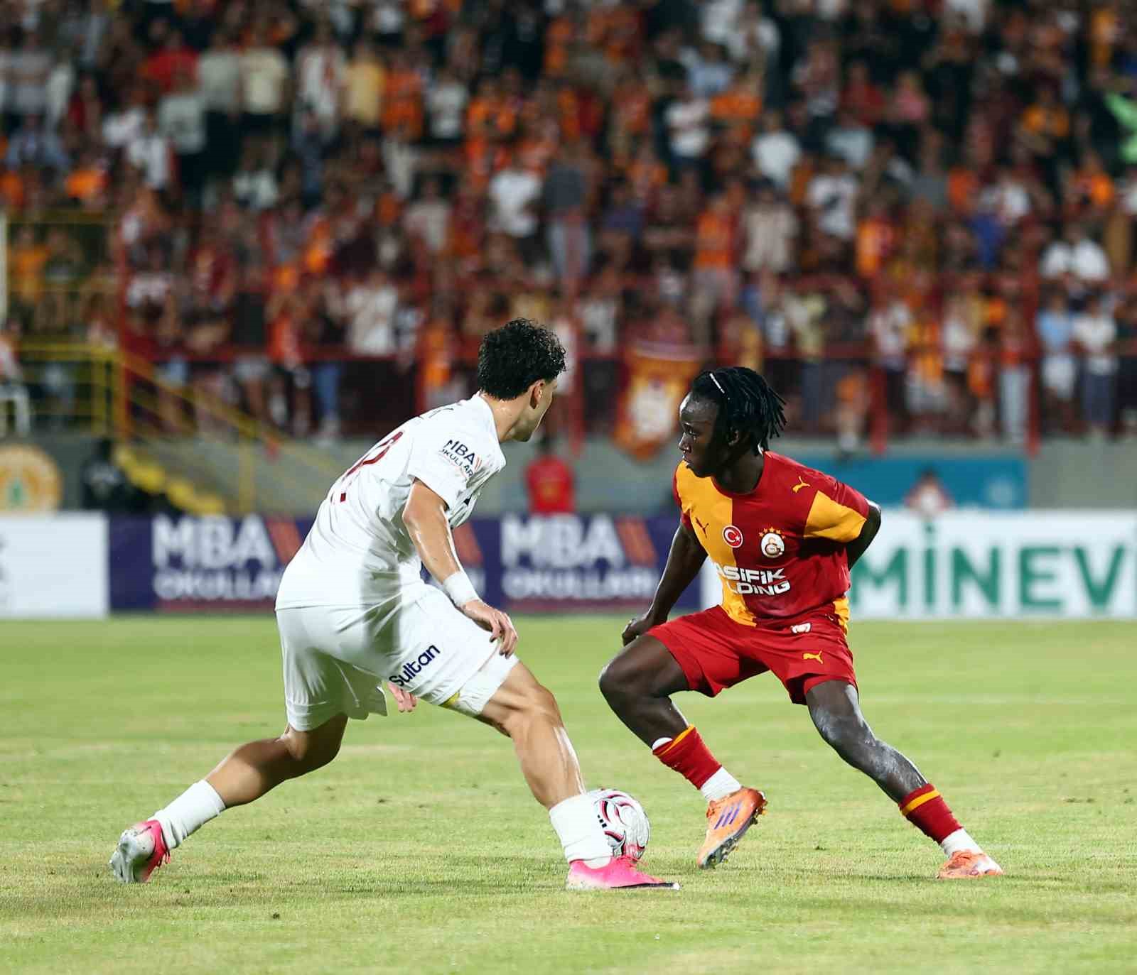 Galatasaray ilk hazırlık maçını farklı kazandı
