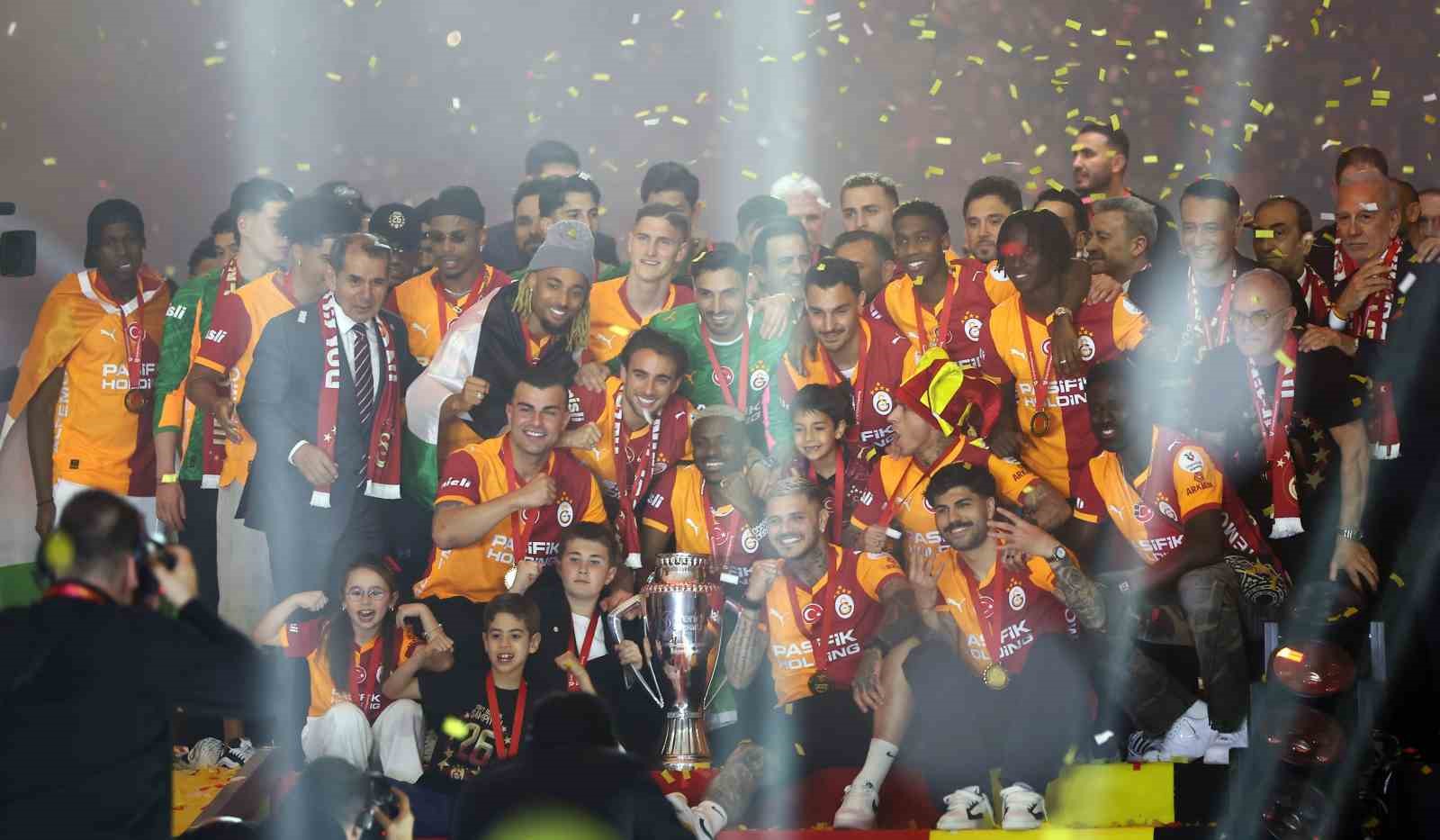 Galatasaray ligi 77 puanla şampiyon olarak tamamladı

