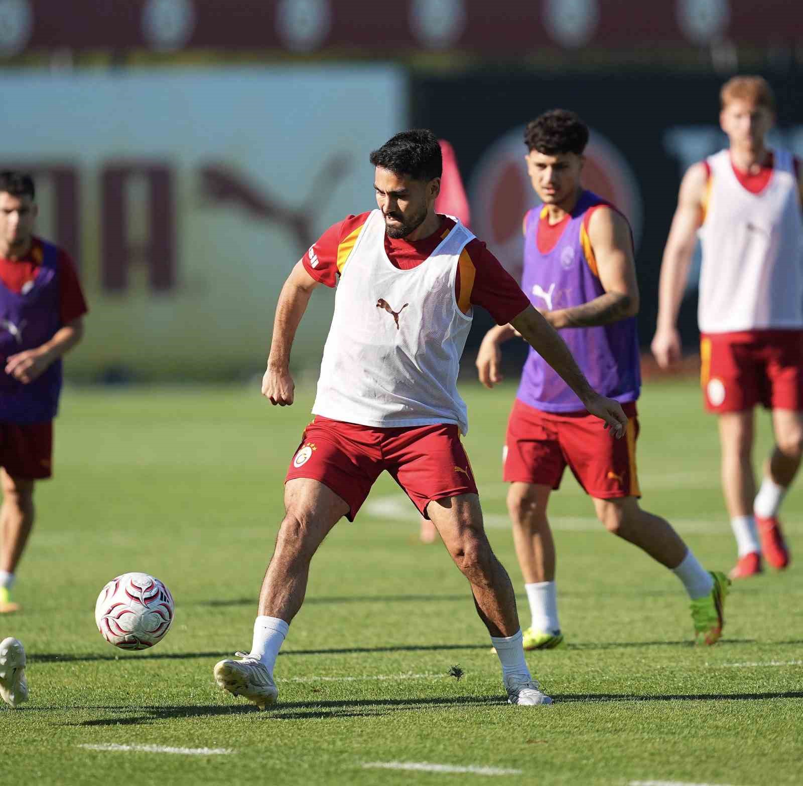 Galatasaray, sabah salonda, akşam sahada çalıştı
