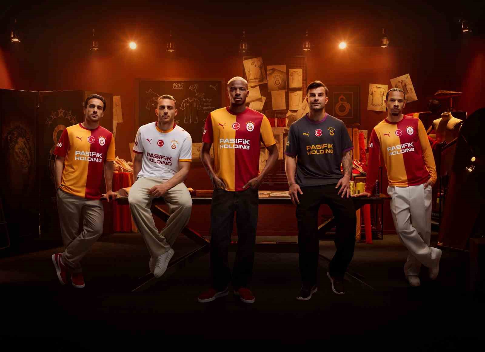 Galatasaray yeni sezon formalarını tanıttı
