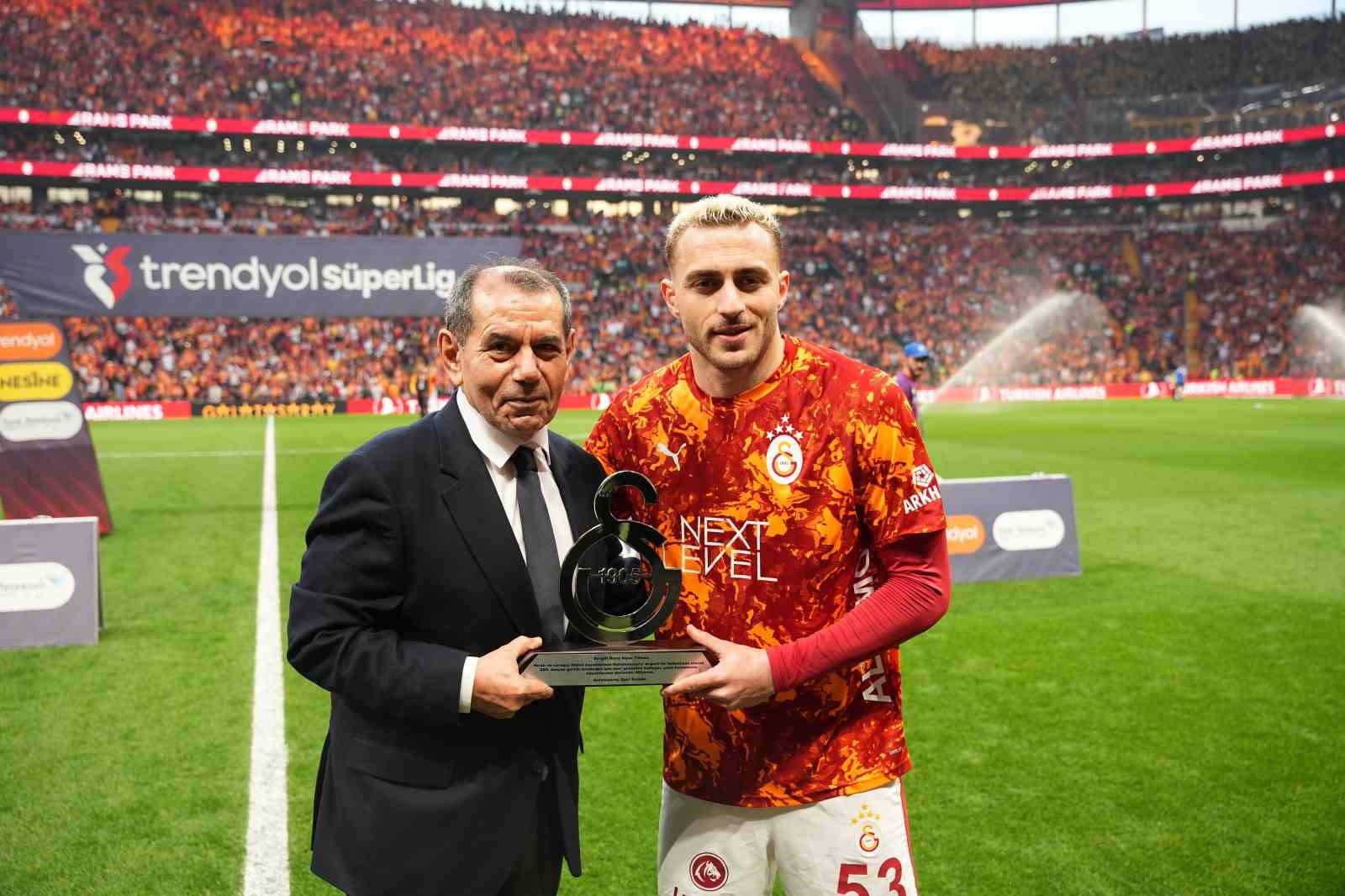Galatasaray’da 200. maçına çıkan Barış Alper Yılmaz’a plaket
