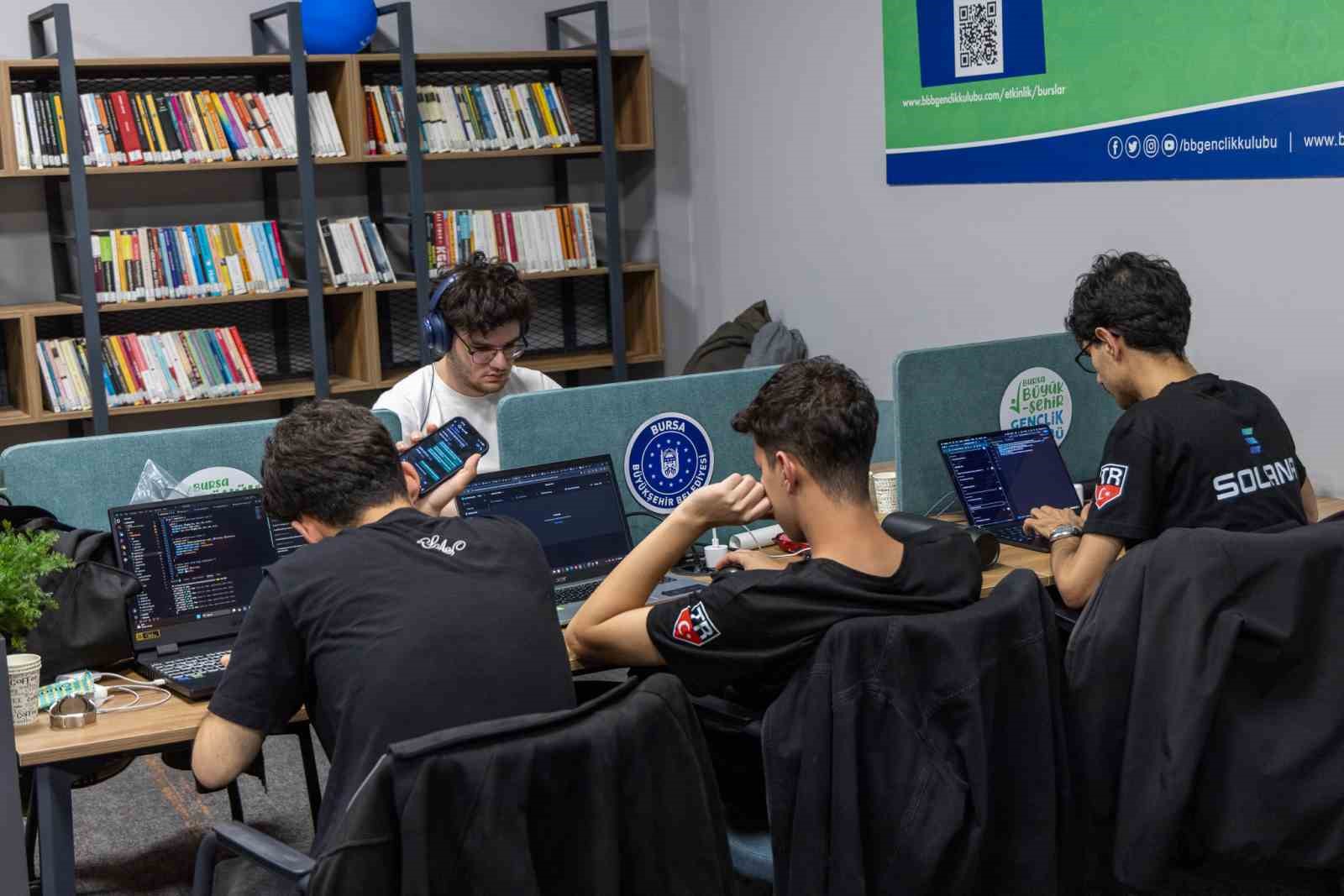Genç yazılımcılar, teknoloji maratonunda buluştu
