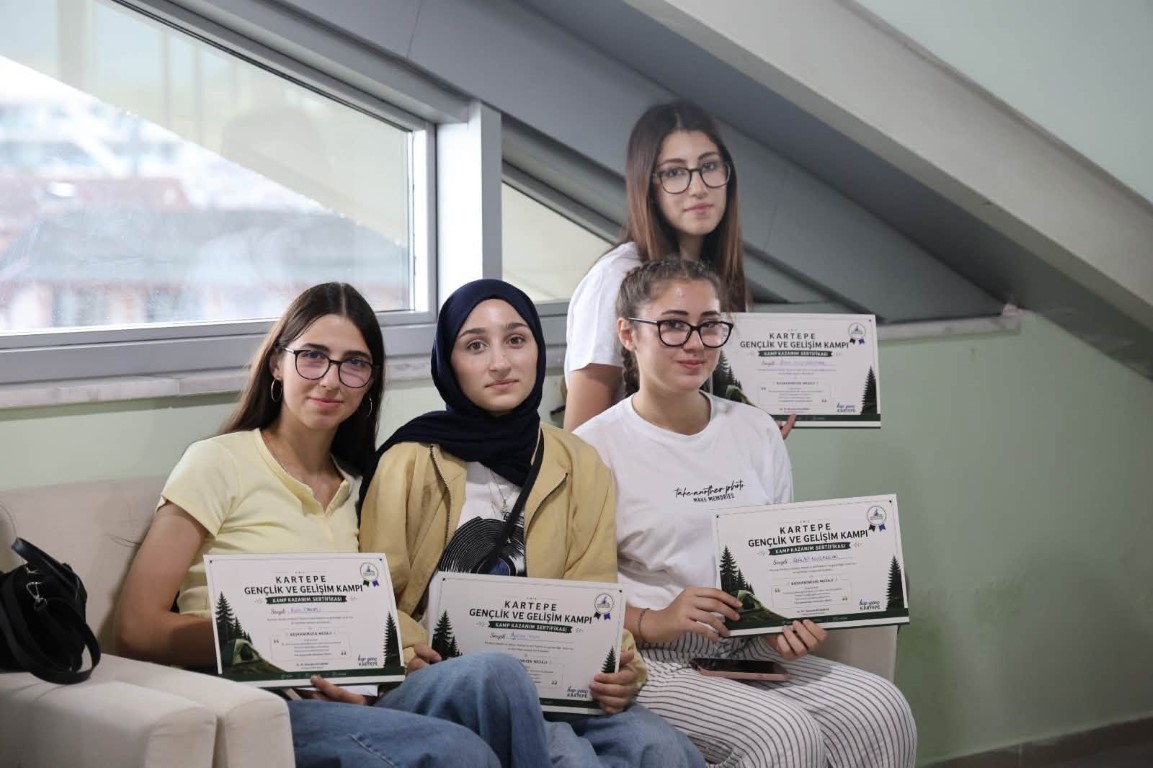 Gençler 4 günlük kampta esnaflığı ve sosyal sorumluluğu deneyimledi
