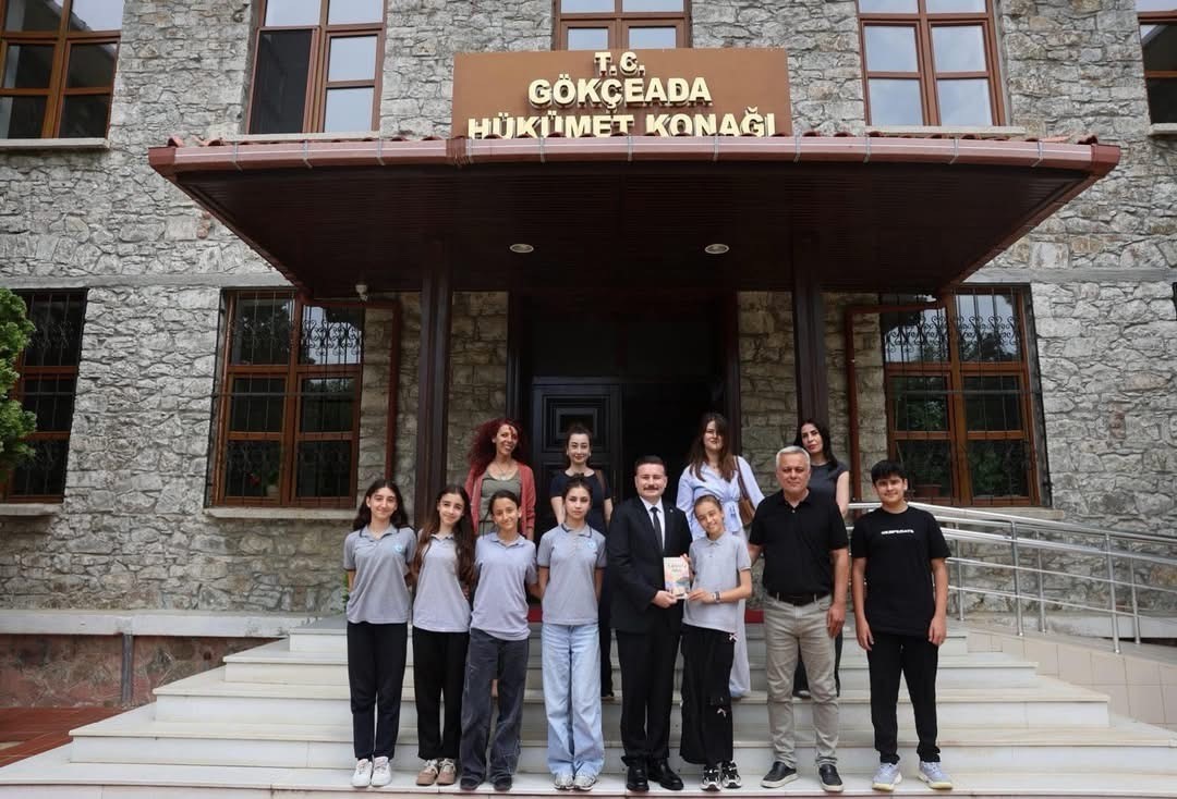 Gökçeada’da Minik Kalemlerden Büyük Başarı: 34 Öğrencinin Eserleri Kitaplaştı
