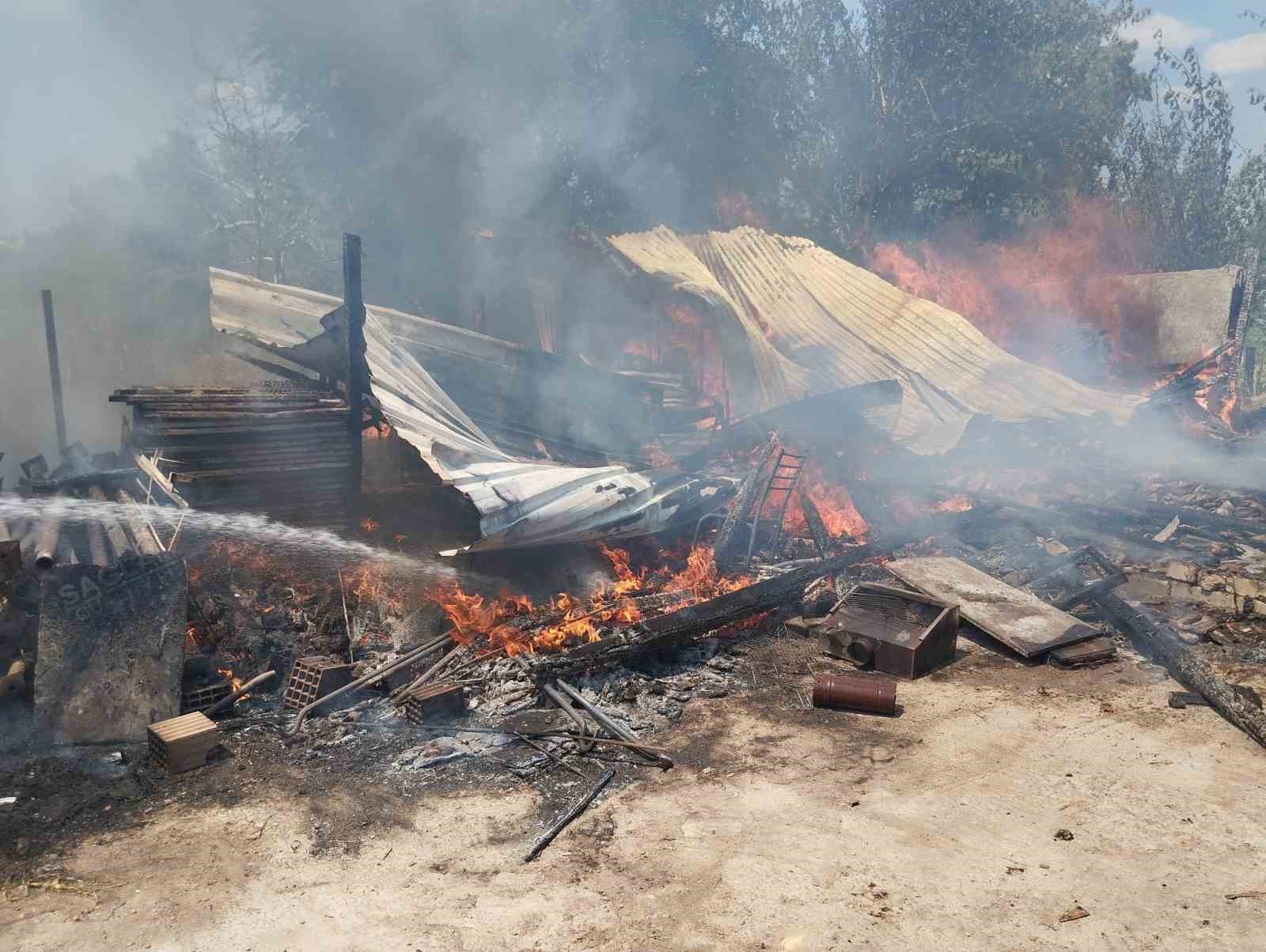 Gönen’de bağ evinde yangın paniği
