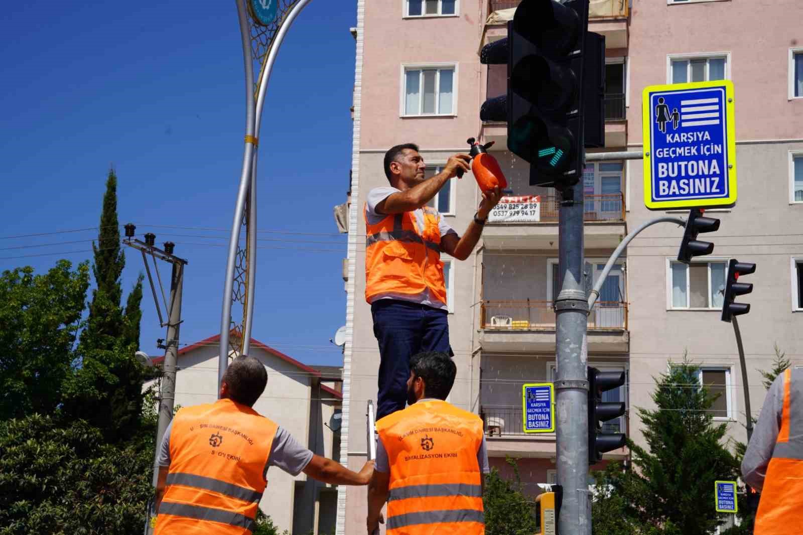 Güvenli ulaşım için 269 kavşakta bakım
