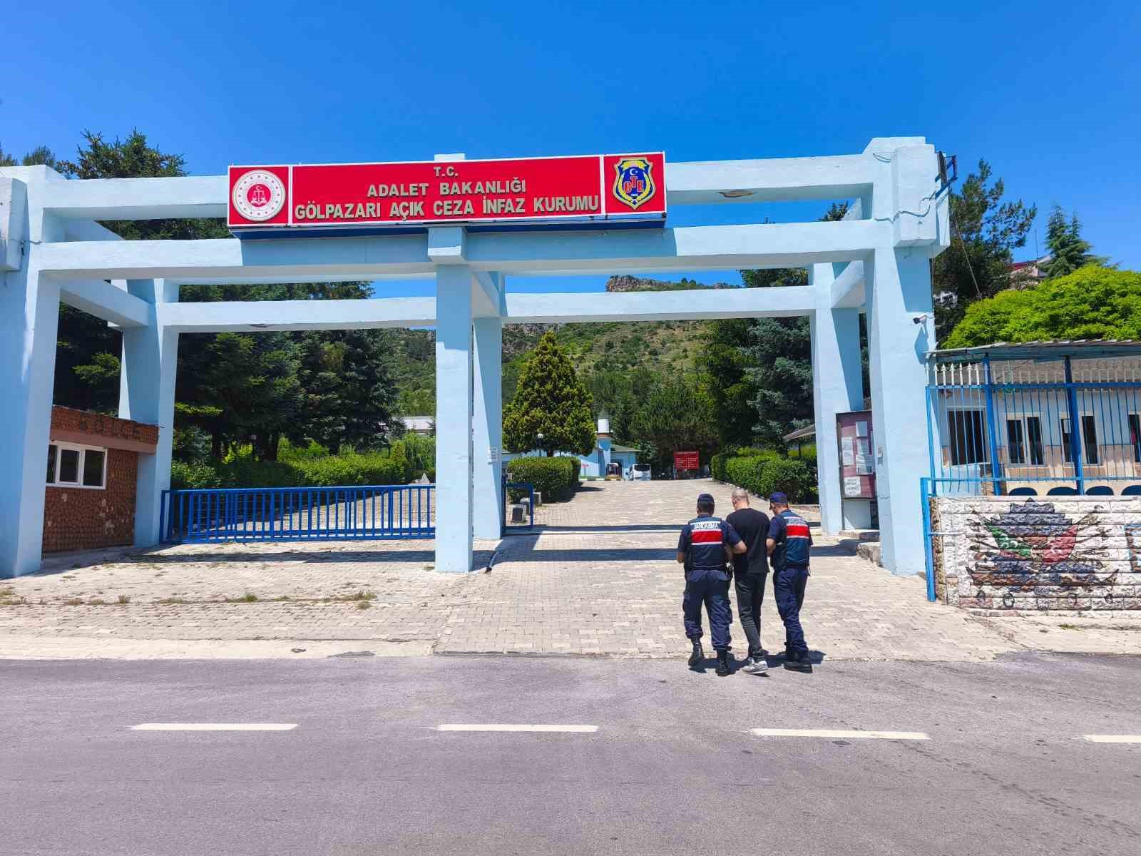 Hakaret suçundan aranan şahıs yakalandı
