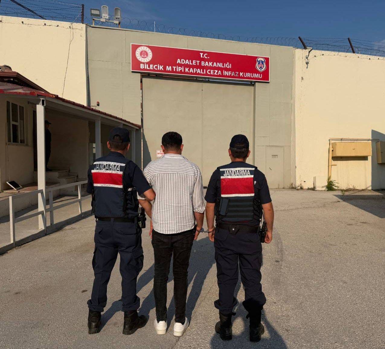 Hırsızlık suçundan aranan şahıs yakalandı
