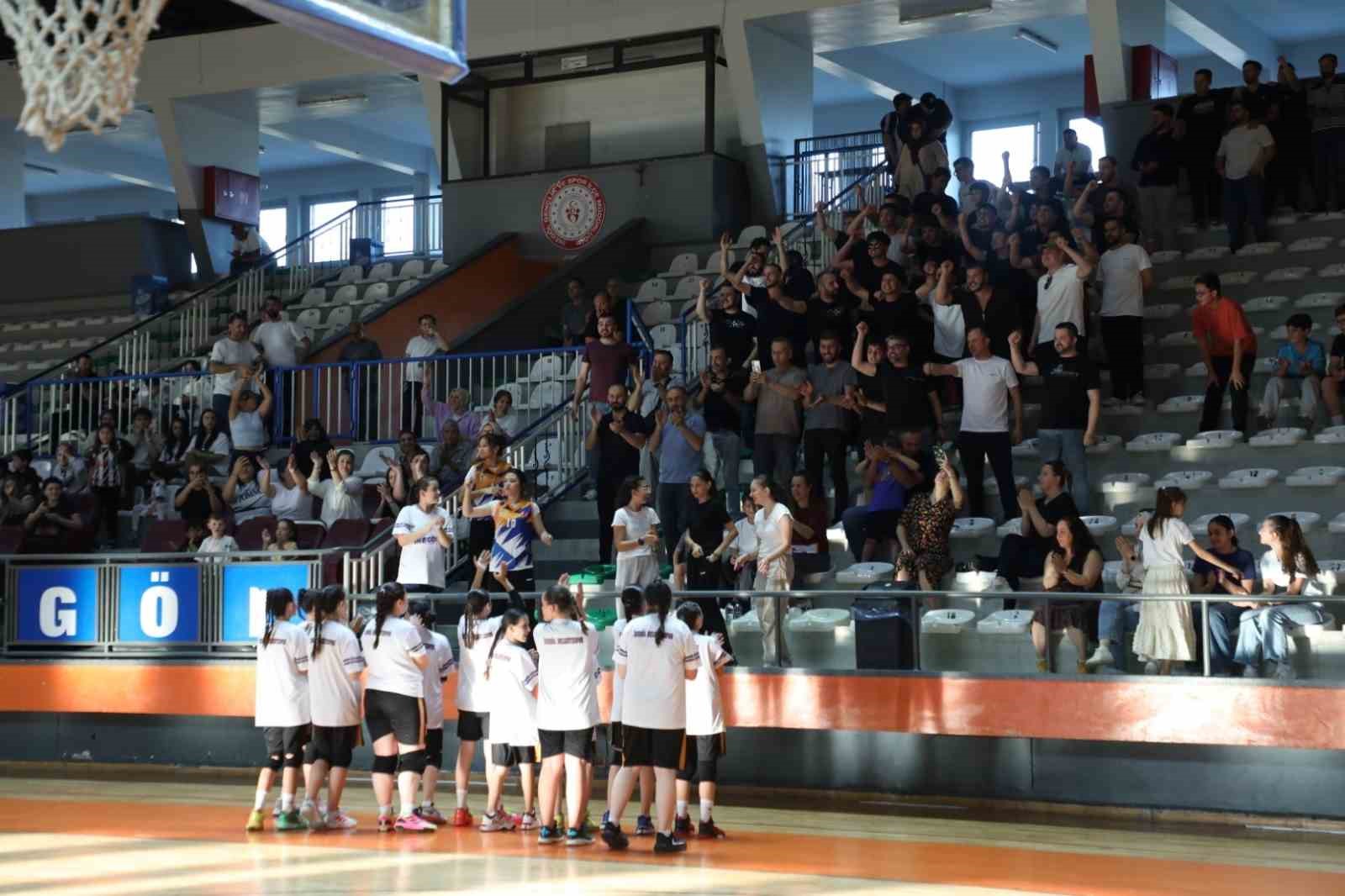 İnegöl Belediyespor U12 Kız Basketbol Takımı Bursa üçüncüsü oldu
