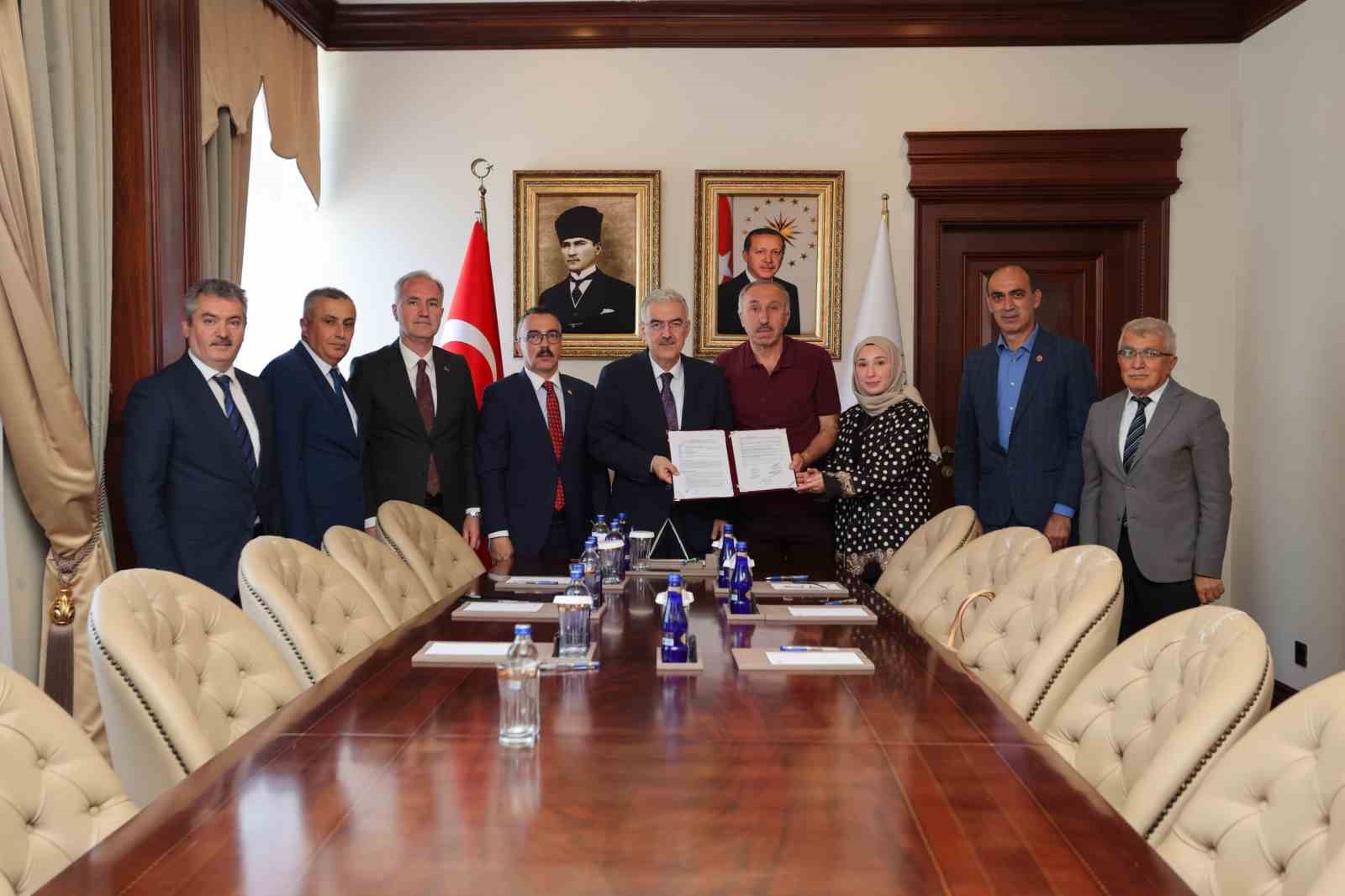 İnegöl’de sağlık ve eğitim için imzalar atıldı
