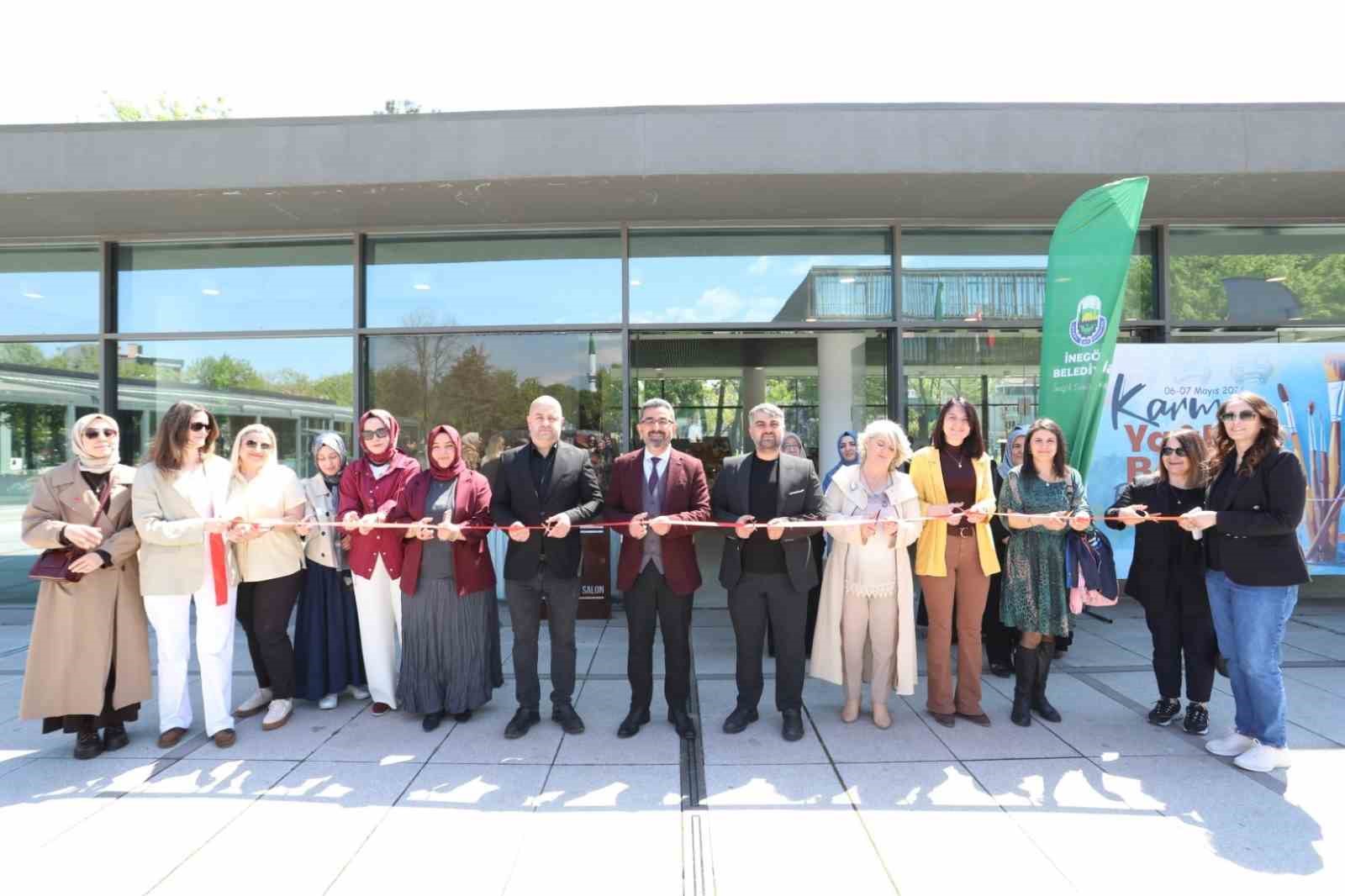 İnesmek yağlı boya kursiyerlerinin eserleri görücüye çıktı
