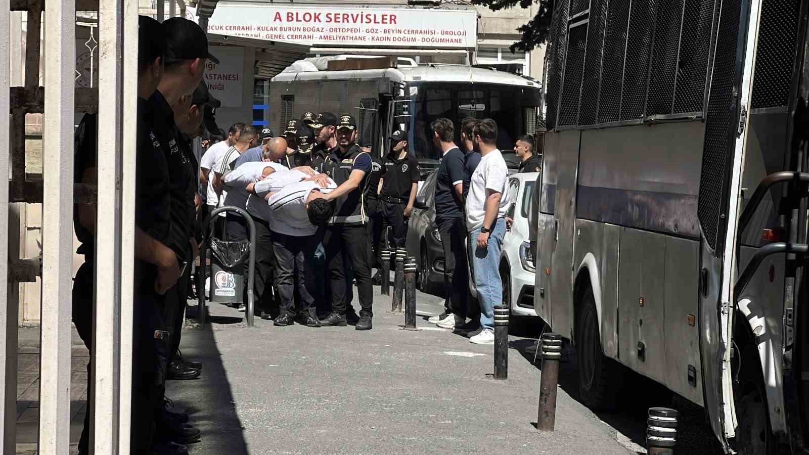 İstanbul merkezli 7 ilde düzenlenen suç örgütü operasyonununda gözaltına alınan 45 şüpheli adliyeye sevk edildi

