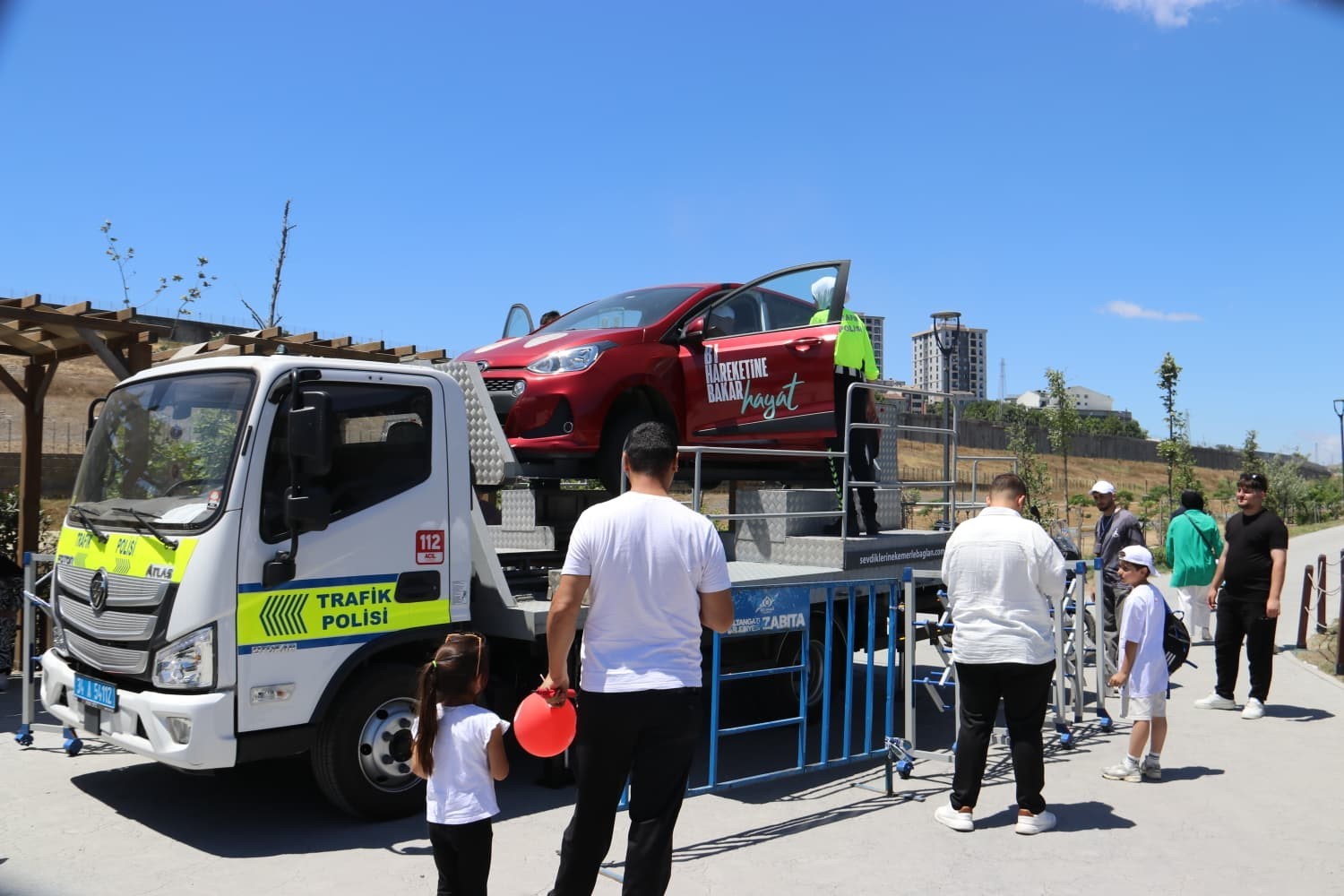 İstanbul’da emniyet kemerinin önemi simülasyon aracıyla anlatıldı
