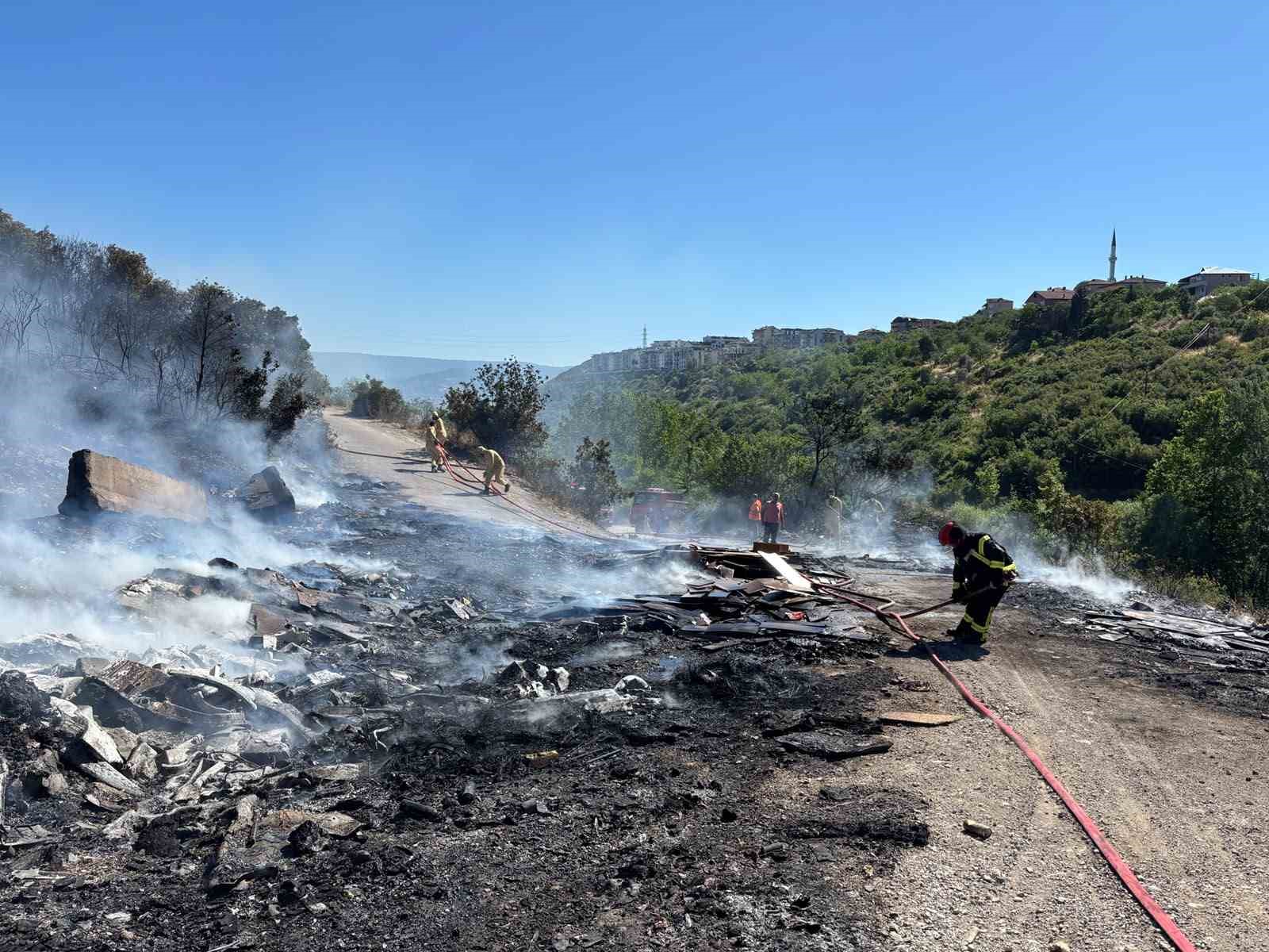 İzmit’te yangın sonrası tepki çeken manzara
