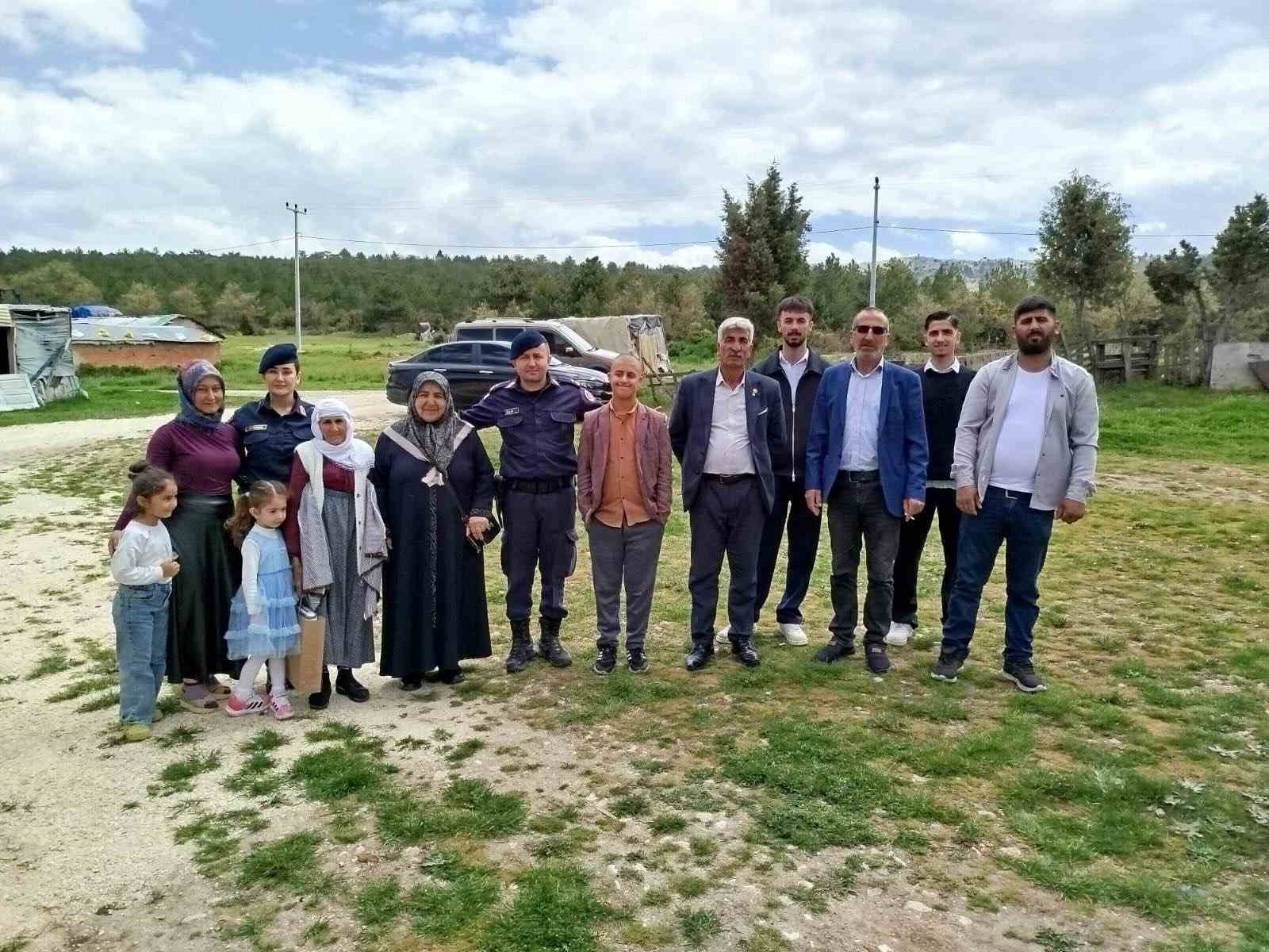 Jandarmadan şehit ve fedakar annelere yürek ısıtan dokunuş
