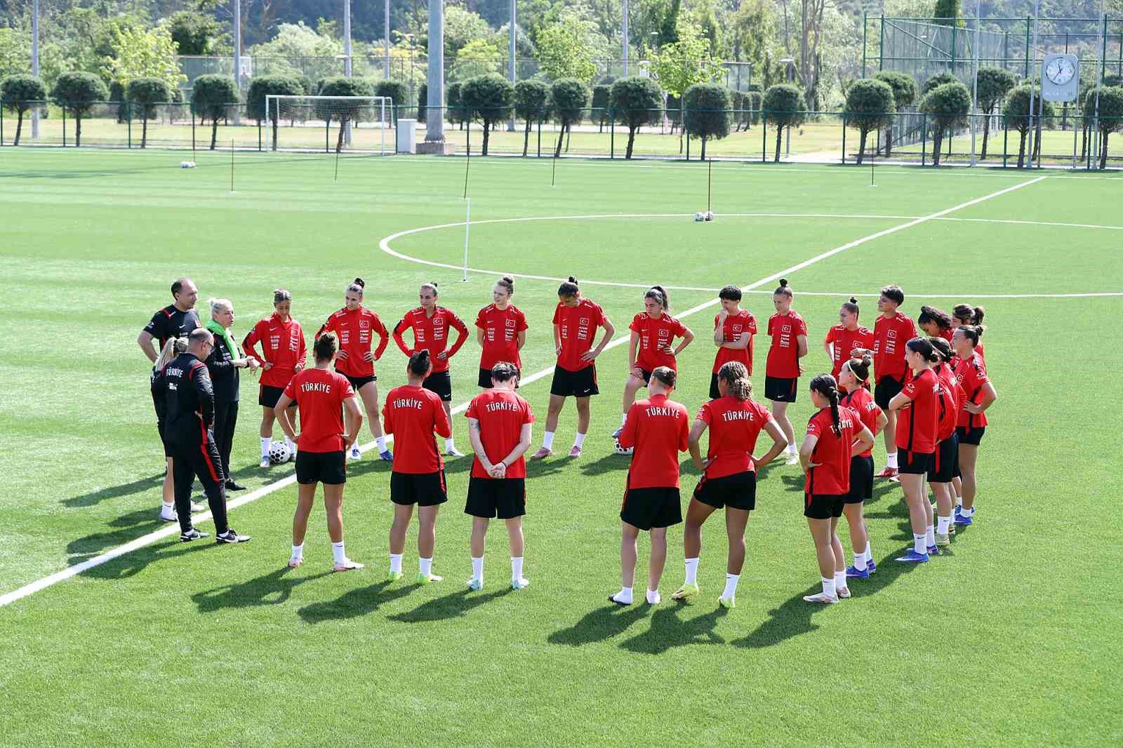 Kadın A Milli Takımı, Malta yolculuğu öncesi taktik çalıştı
