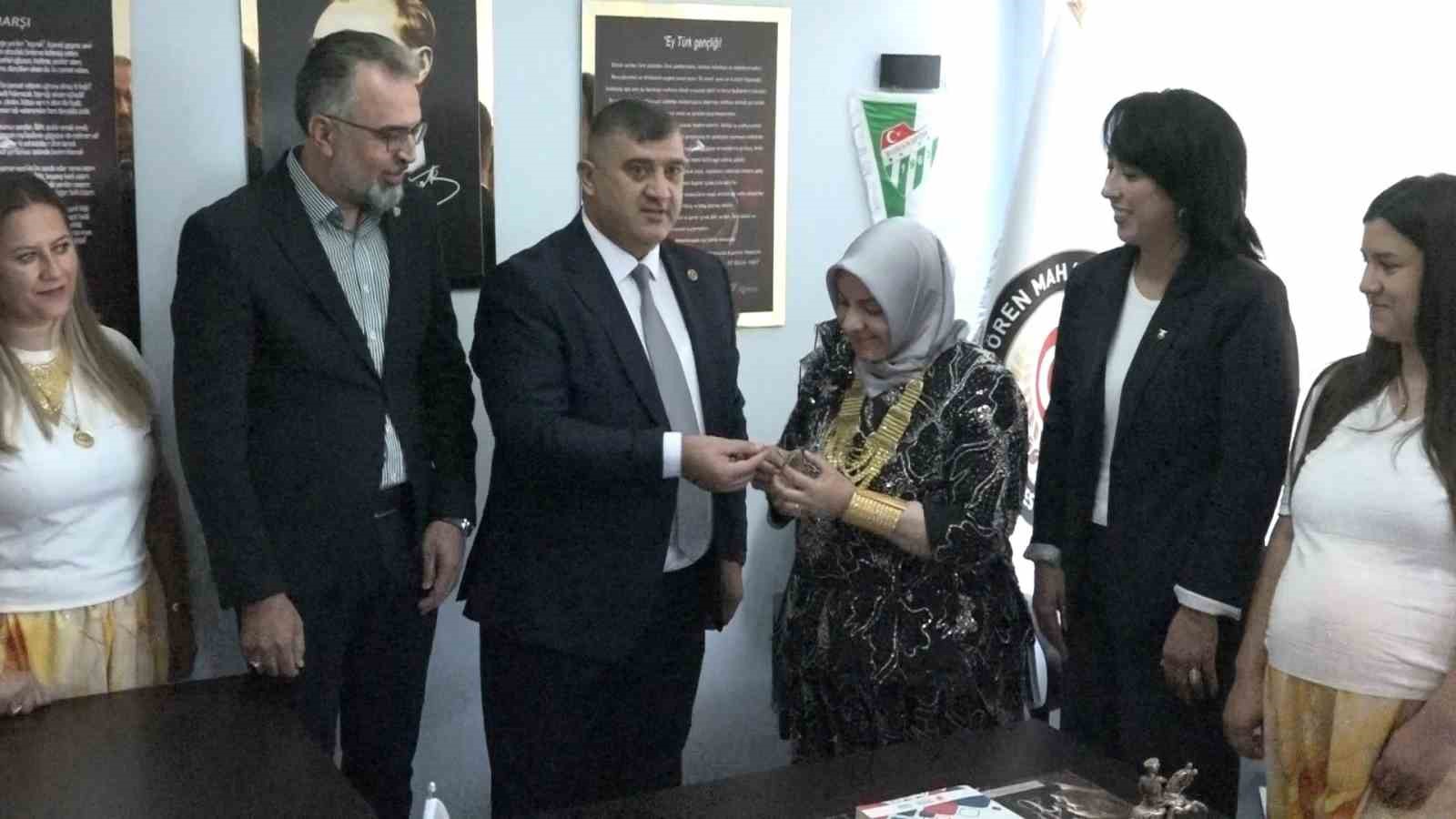 Kadınlar köyün yönetimini ele geçirdi
