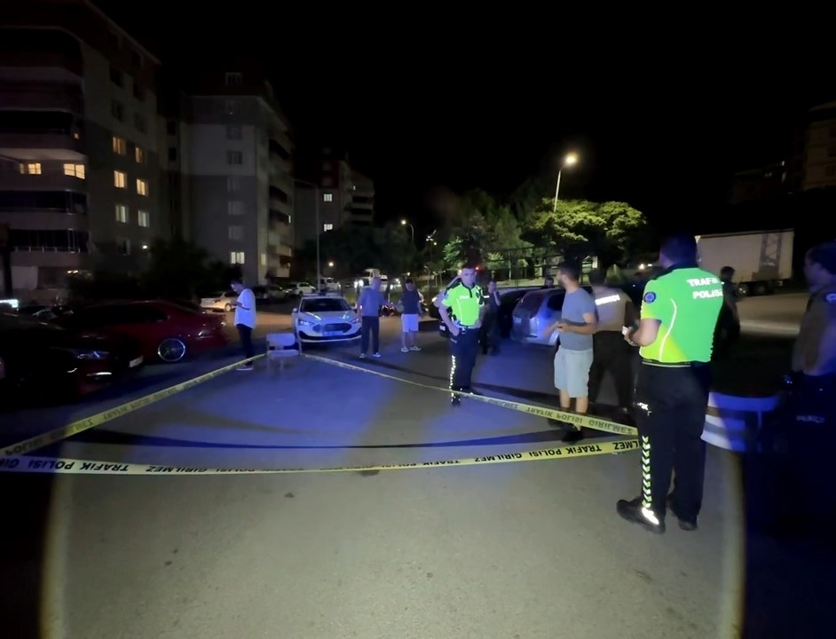 Kafede tartıştığı kişiyi silahla vurup kaçtı
