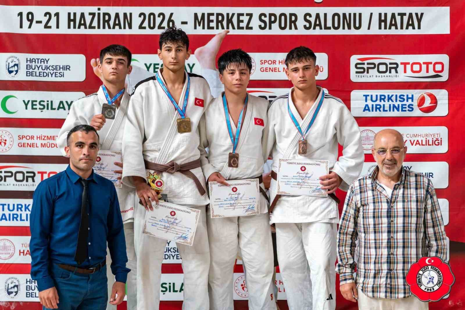 Kağıtspor sporcuları kürsüye ambargo koydu
