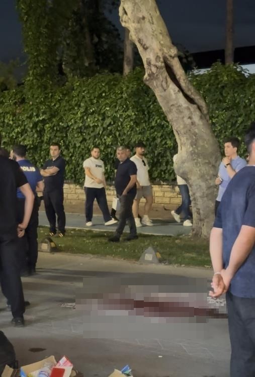 Kahreden kaza: Minibüsün çarptığı 16 yaşındaki çocuk hayatını kaybetti
