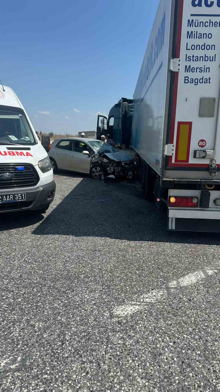 Kapıkule yolunda otomobil ile tır çarpıştı: 1 yaralı
