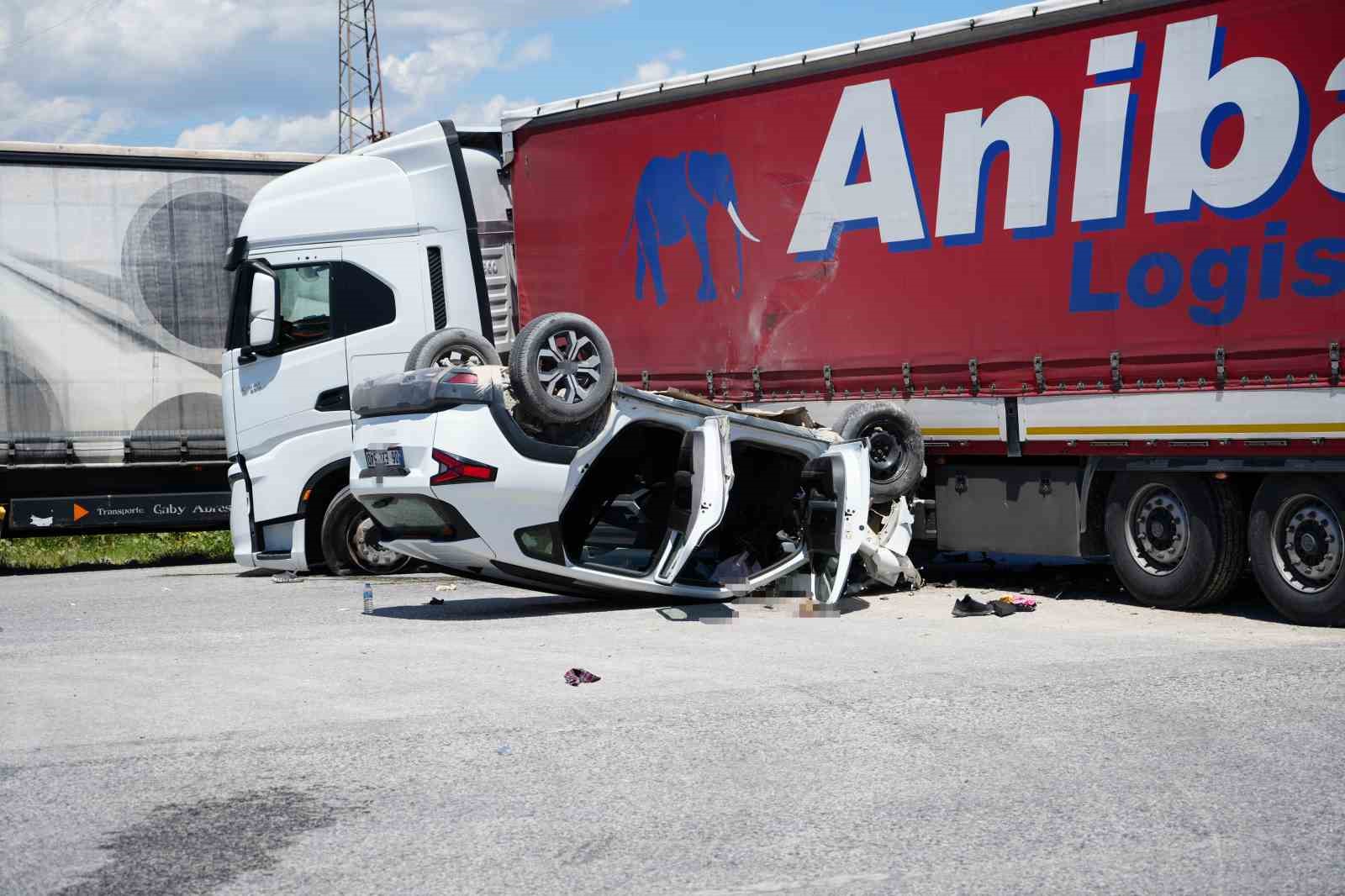 Kapıkule yolunda SUV araç ile tır çarpıştı: 2’si ağır 3 yaralı
