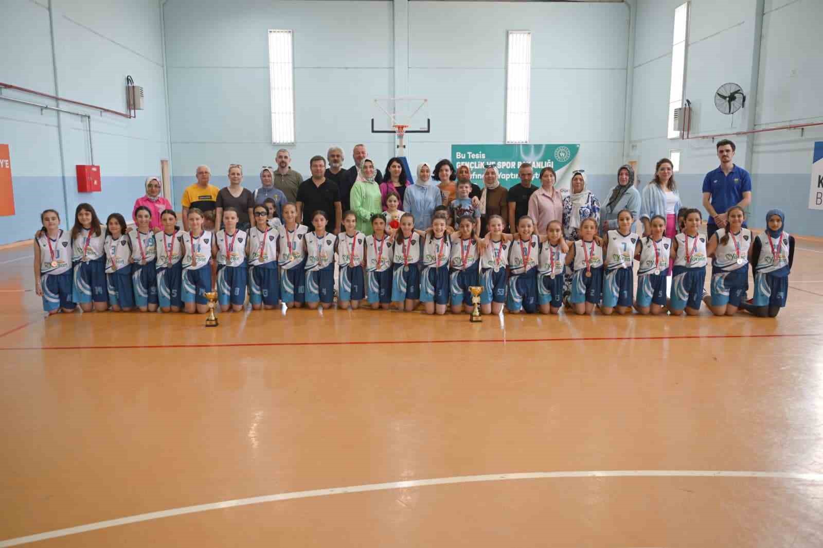 Karacabey Belediyespor’da kupa sevinci
