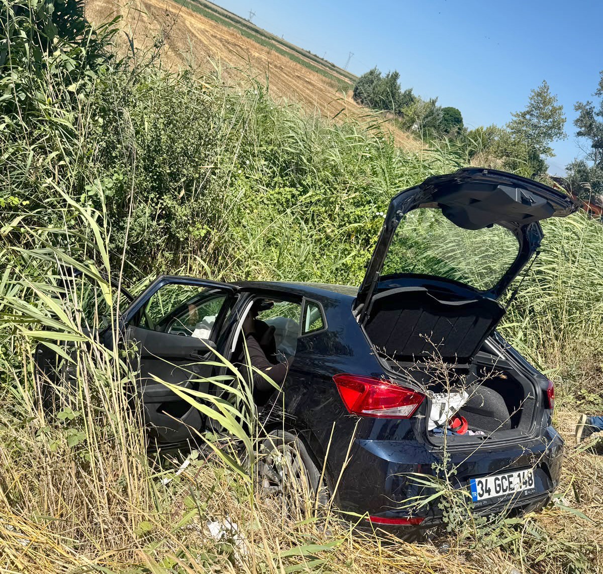 Karacabey’de otomobil sulama kanalına devrildi: 6 yaralı
