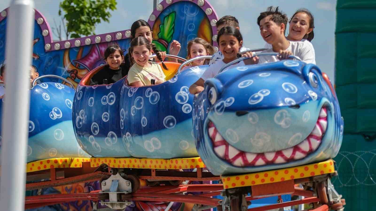 Karneval Çocuk Şenliği on binleri buluşturdu

