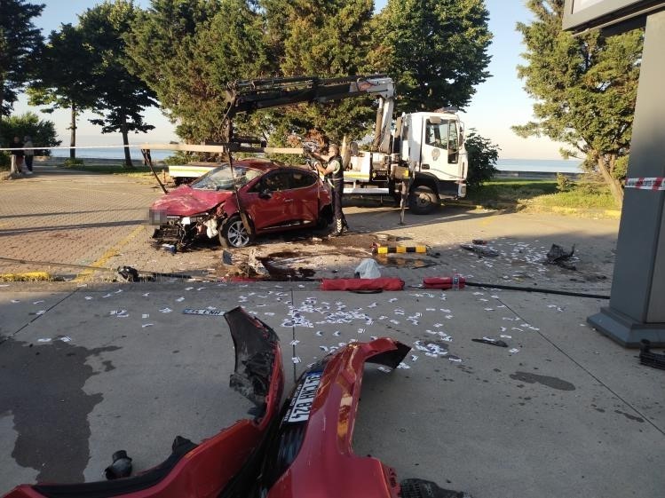 Kartal’da kontrolden çıkan araç takla attı: 1 yaralı
