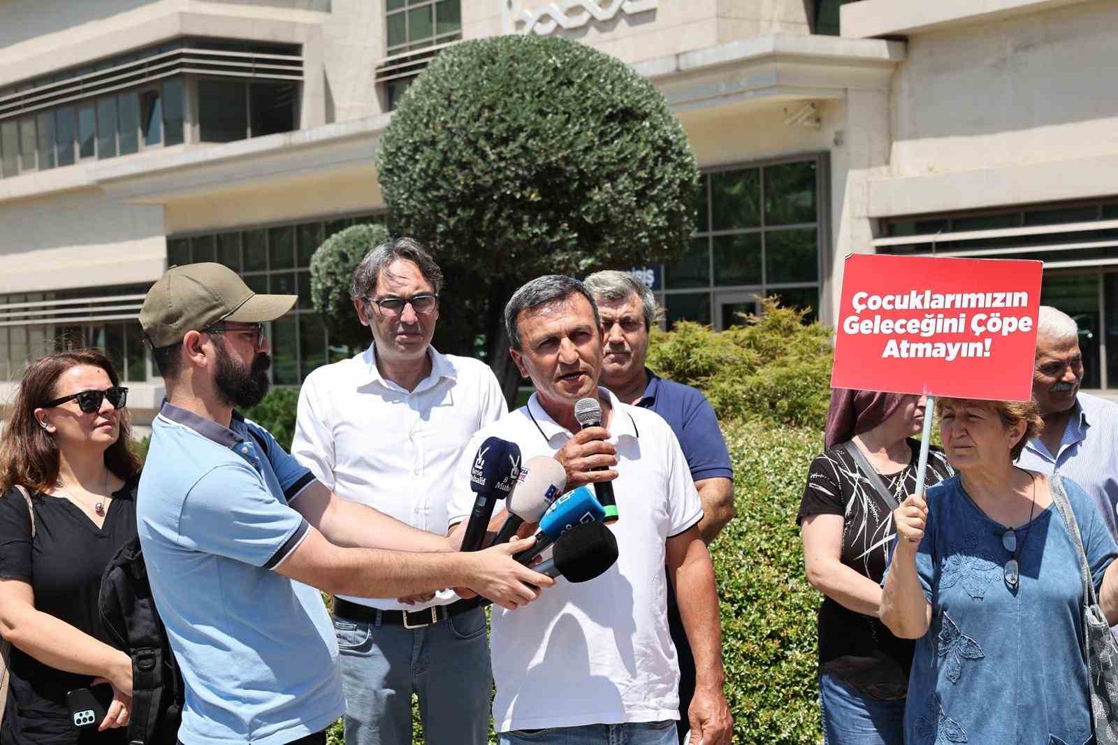Katı atık tesisine karşı 5 binden fazla imza Bursa Büyükşehir’e teslim edildi
