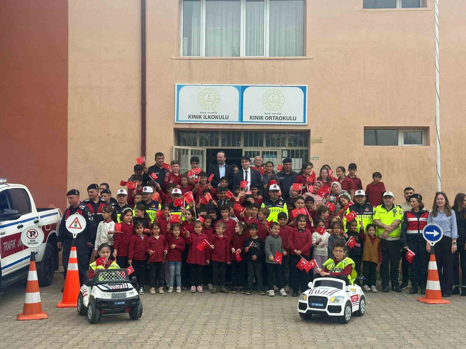 Kaymakam Kara’dan miniklere hayat kurtaran uyarı
