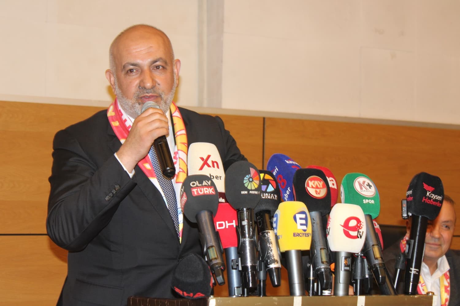 Kayserispor’da yapılan Olağanüstü Genel Kurul’da başkanlığa Ali Çamlı seçildi.

