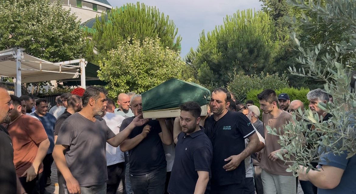 Kazazedelere yardım etmek isterken akıma kapılarak ölen genç toprağa verildi
