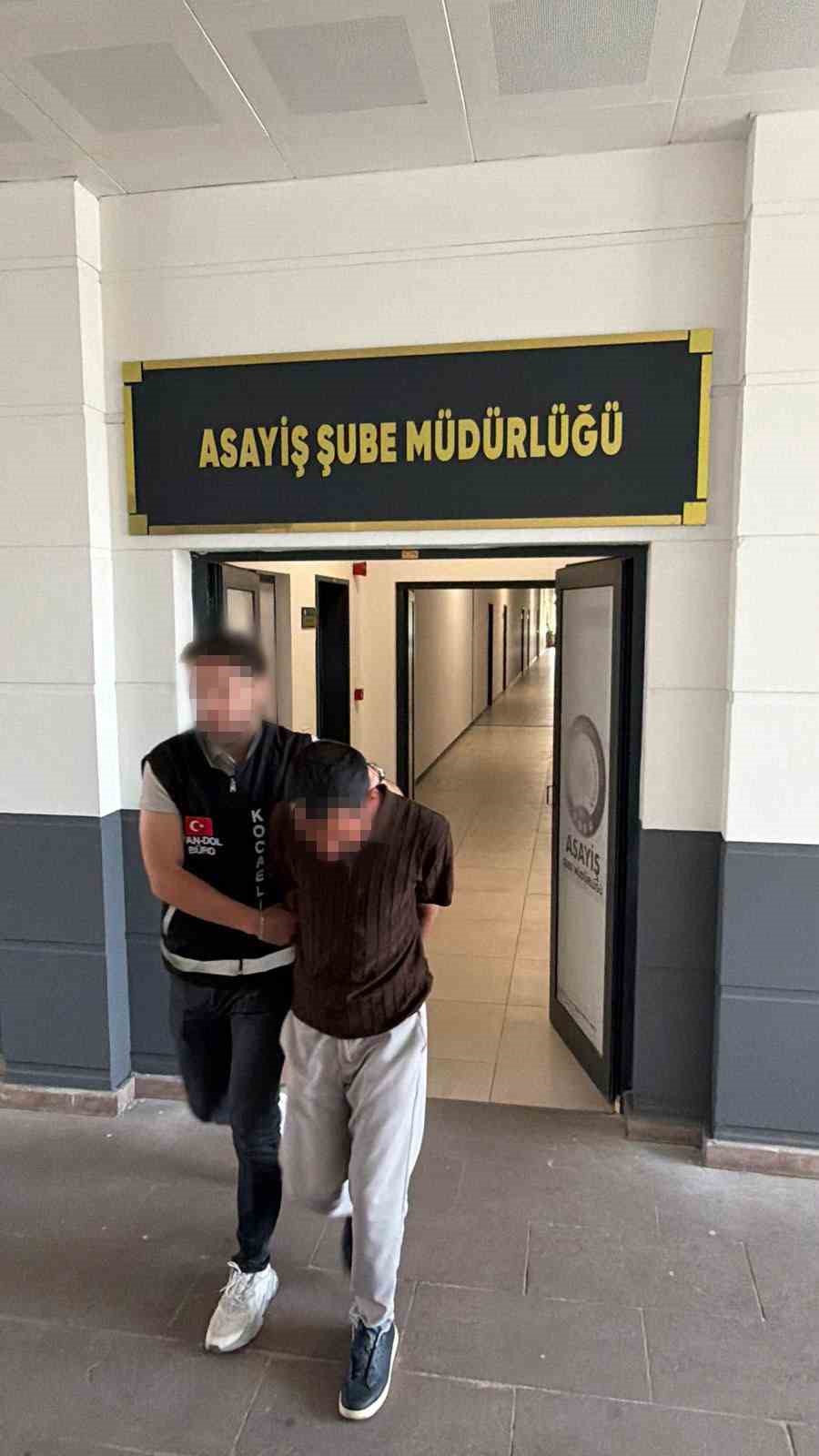 Kendini polis olarak tanıtıp vatandaşı dolandıran şüpheli otobüste yakalandı
