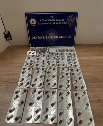 Keşan’da bir şüphelinin üzerinde 115 sentetik ecza ele geçirildi
