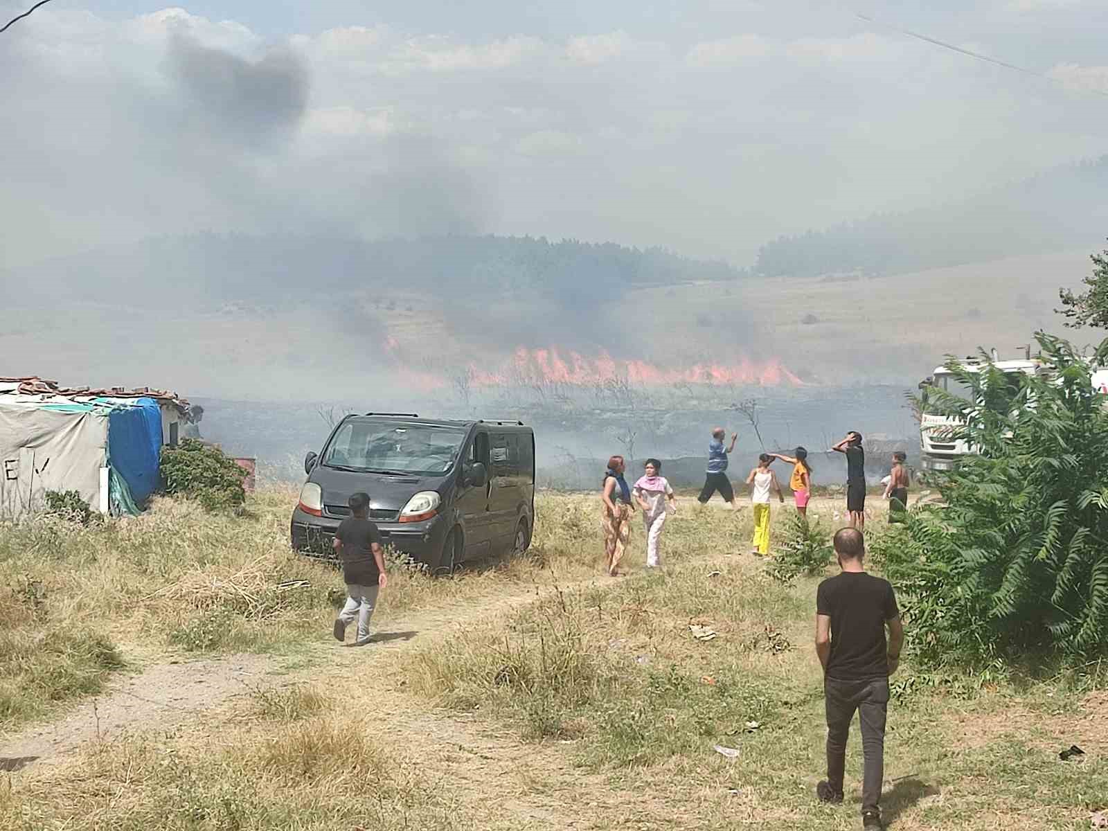 Keşan’da otluk alandaki yangında ev kül oldu
