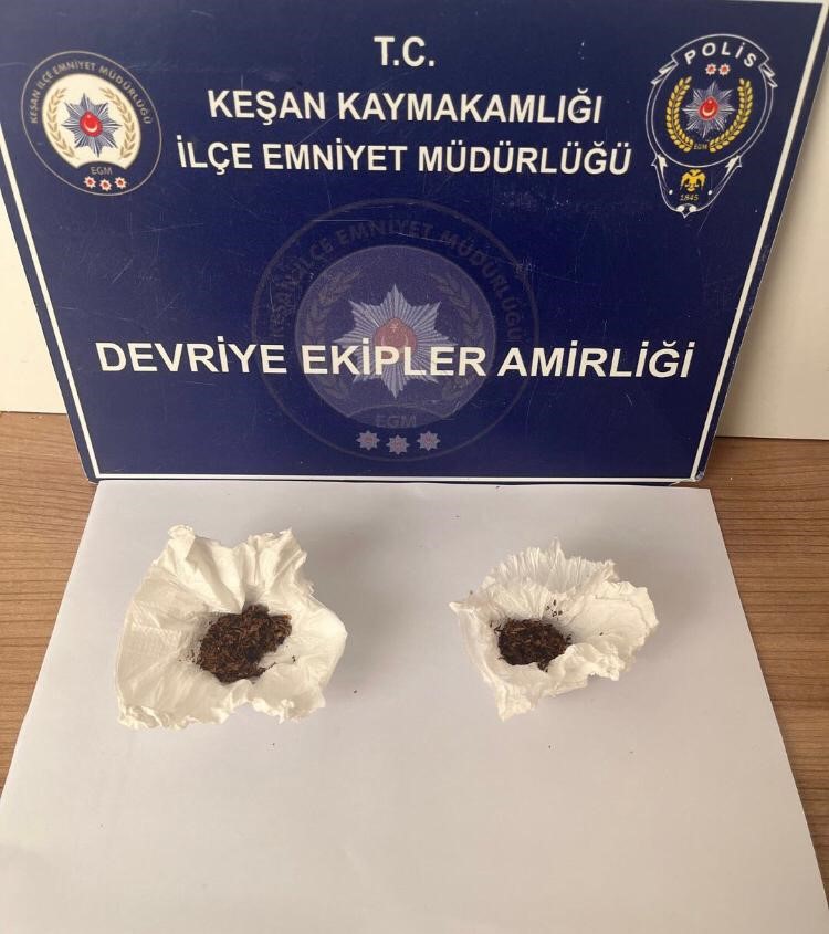 Keşan’da polisin durdurduğu 5 şüpheliden uyuşturucu madde ele geçirildi
