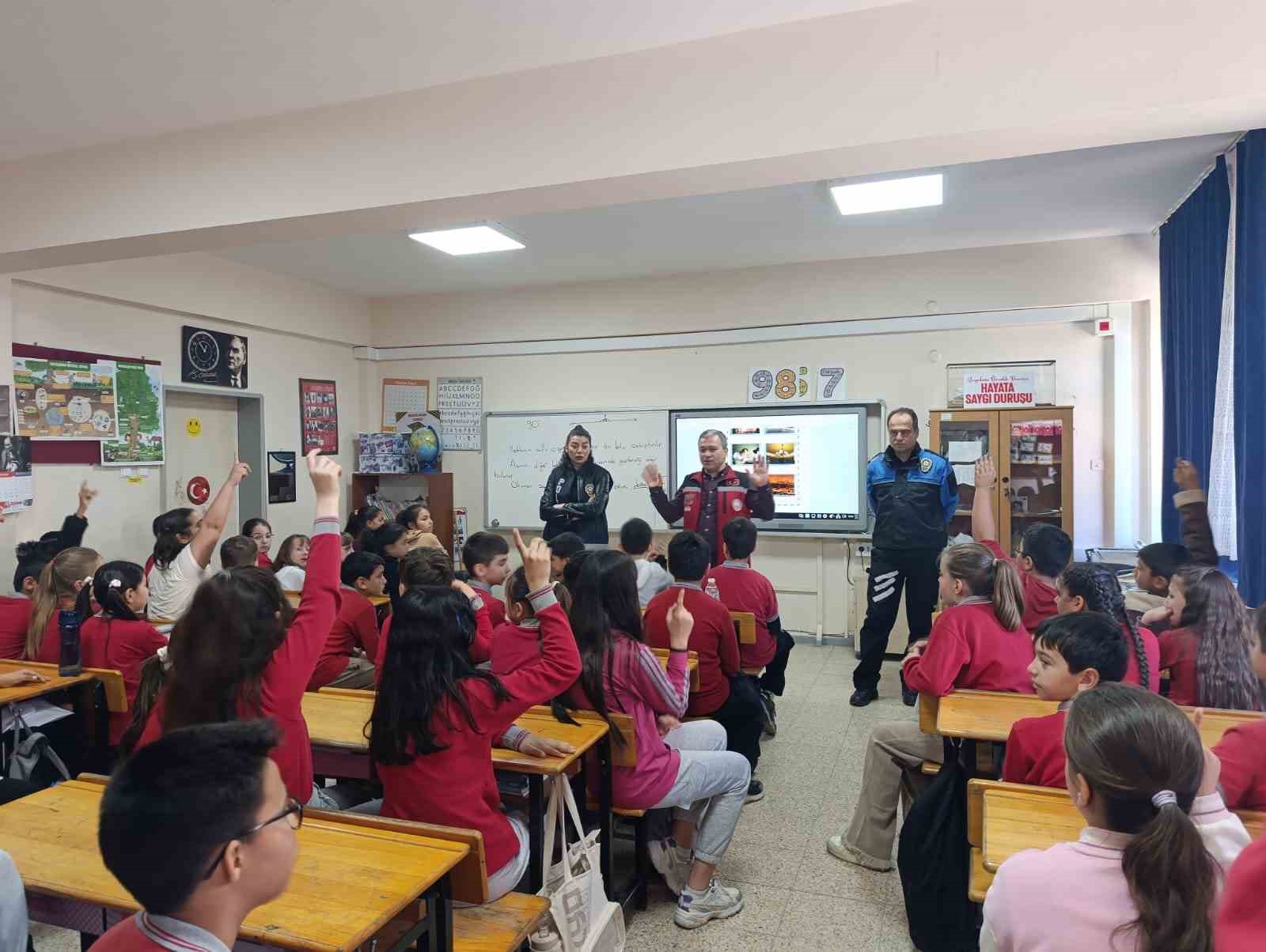 Kırklareli’nde "Mahremiyet, Akran Zorbalığı ve Güvenli İnternet" eğitimleri
