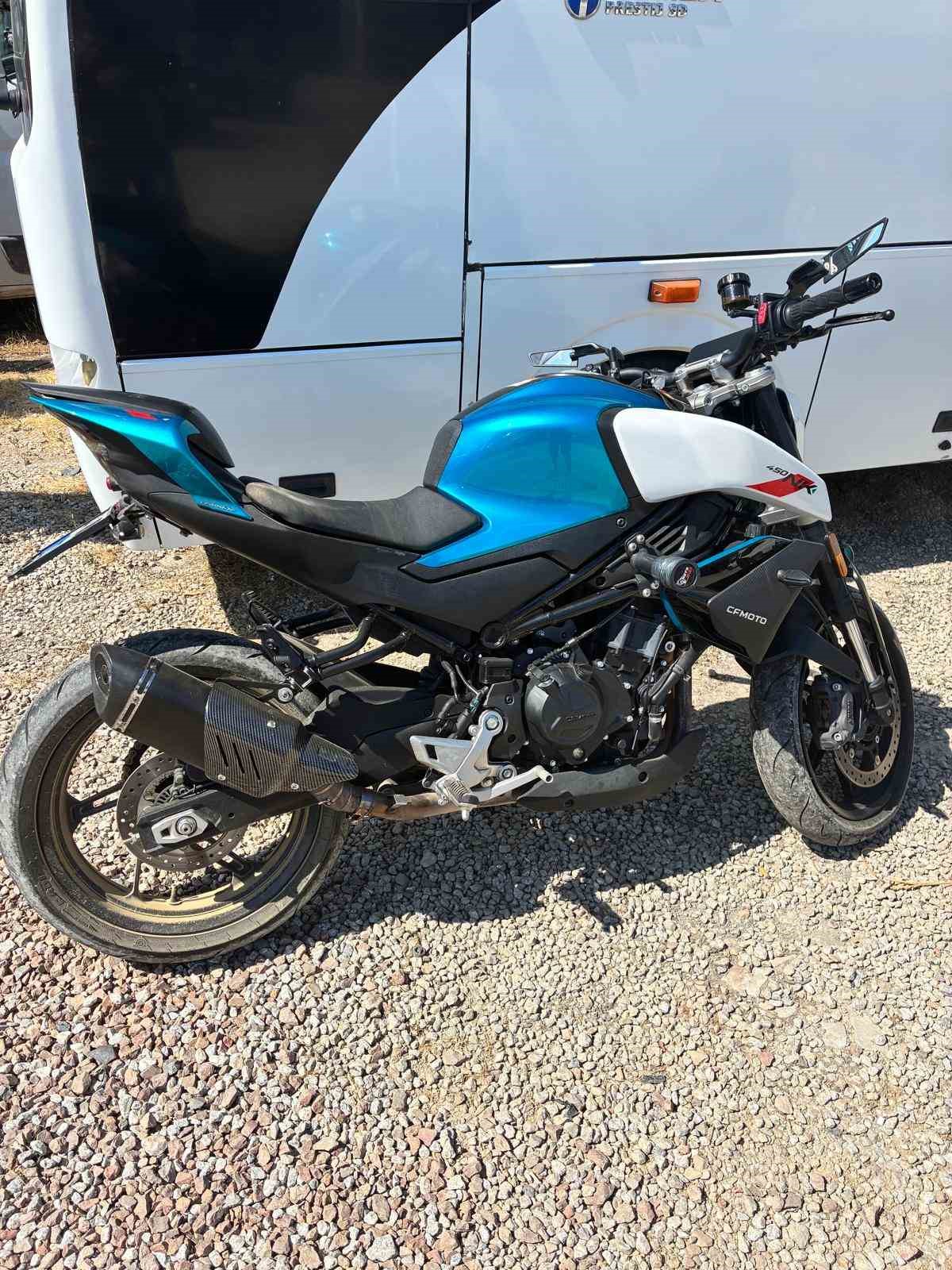 Kocaeli’de "dur" ihtarına uymayan motosikletli polise çarptı
