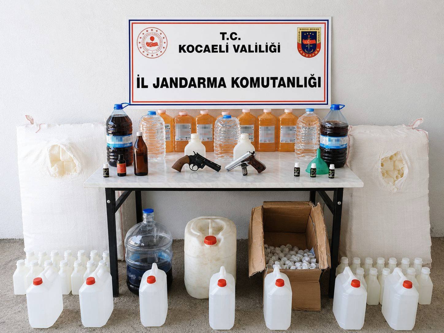 Kocaeli’de kaçakçılık operasyonu: 1 milyon 350 bin liralık kaçak ürün ele geçirildi
