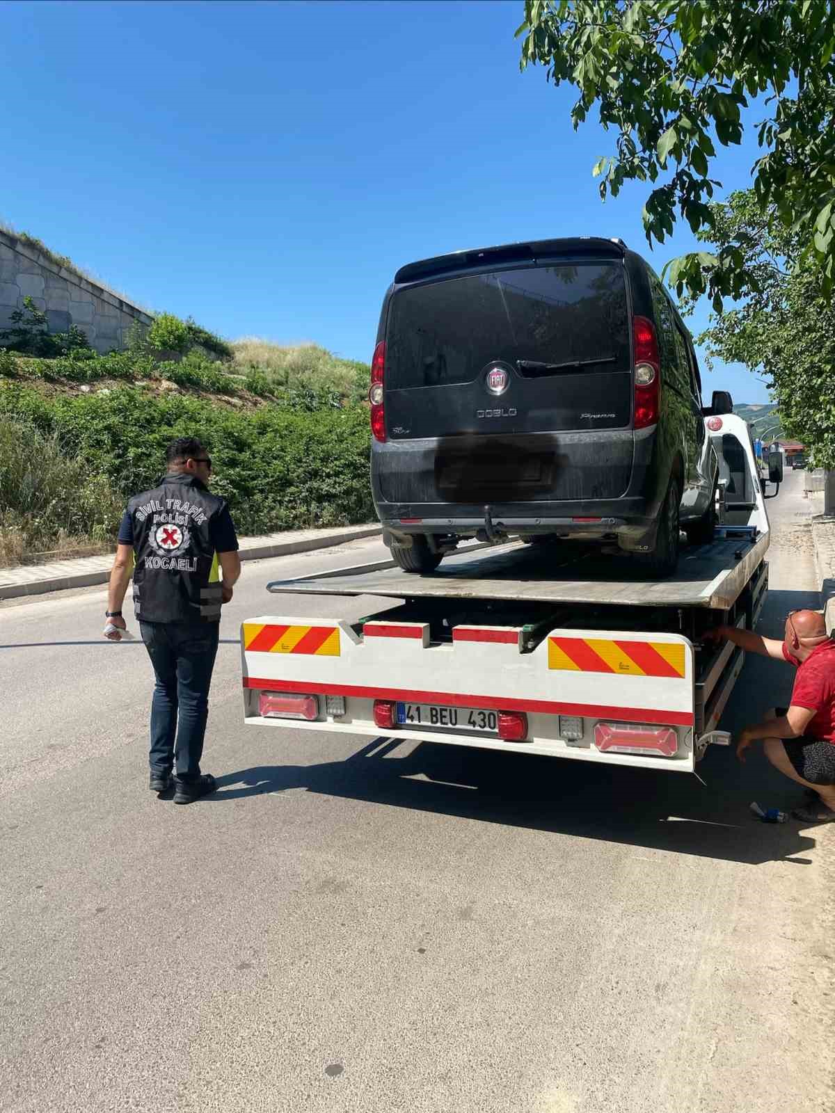 Kocaeli’de korsan taksi sürücüsü ve yolcuya ceza
