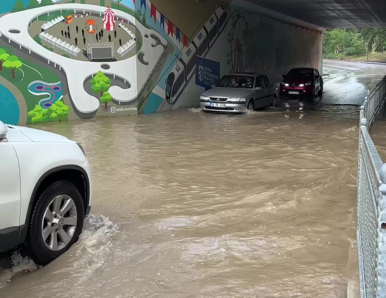 Kocaeli’de sağanak alt geçidi suyla doldurdu

