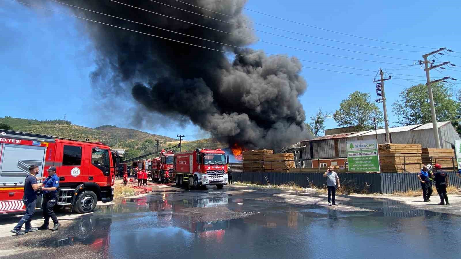 Kocaeli’deki boya fabrikası yangınında acı haber: 1 işçi hayatını kaybetti
