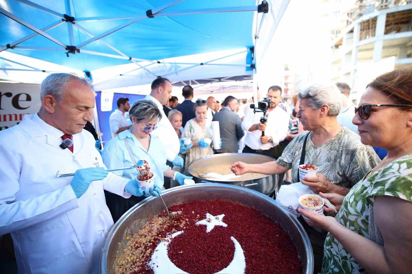 Küçükçekmece Belediyesi’nden Muharrem ayında aşure ikramı
